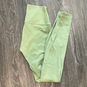 Lululemon 28” green wunder unders